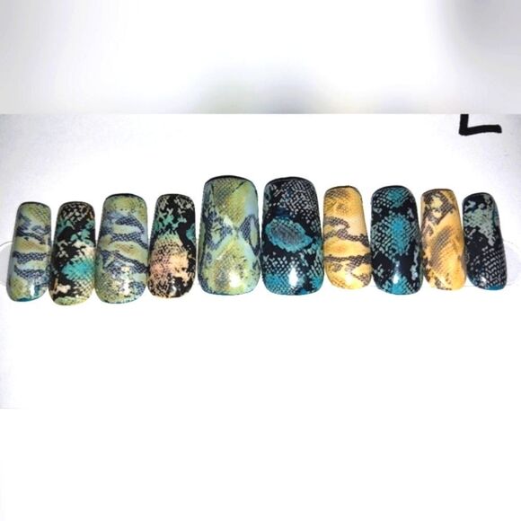 Soldddd Hand crafted custom print 10pc short acrylic press on nails sz Large - Picture 1 of 5